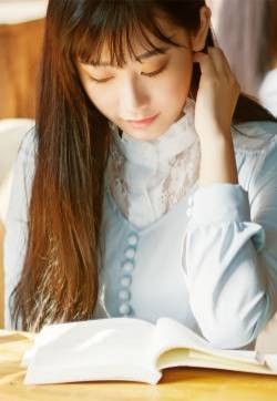 温暖治愈系美女图书馆唯美意境写真诱惑