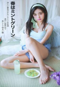 若隐若现的深沟美女私房床上撩人姿势摆拍艺术照