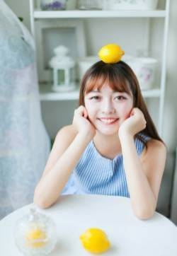 穿着肚兜的黑丝性感美女丝袜极致喷血诱惑大胆艺术图集