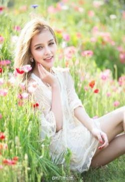 不穿的极品波霸美女嫩模午夜大胆肉球半露流鼻血诱惑私房图片