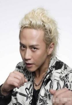 邓超“嘻哈星范儿”登杂志 白发魔男造型亮相图片