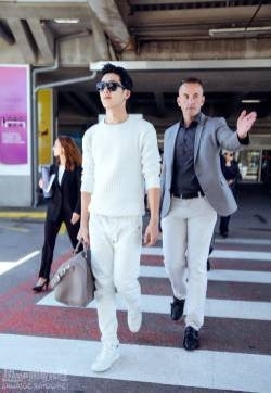 井柏然戛纳图片 井柏然一身白衣尽显暖男气质