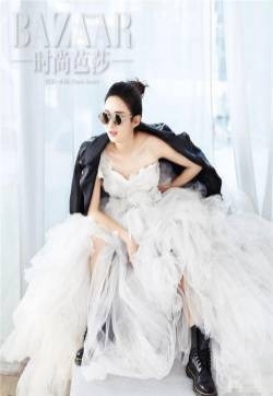 赵丽颖图片赵丽颖时尚靓丽写真图片 低胸礼服展白皙肌肤