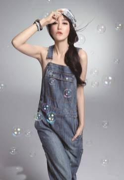 秦岚运动时尚写真图片 百变造型诠释女人可爱百态