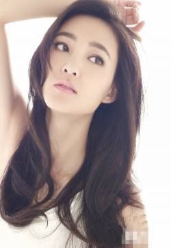 王丽坤芭莎美妆图片素颜女神娇嫩欲滴