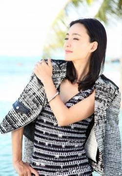 王丽坤马尔代夫写真图片 甜美清新优雅迷人