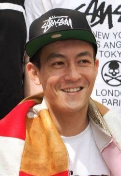 陈冠希带小女友出席活动图片