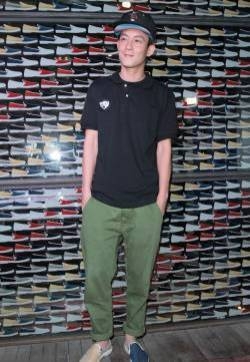 陈冠希出席活动图片 暂不考虑跟风结婚