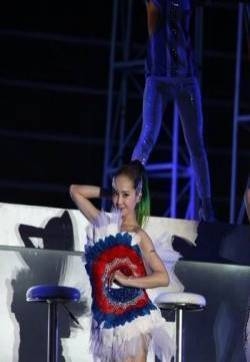蔡依林温州演唱会精彩瞬间 大胆挑战彩带鞍马吊环