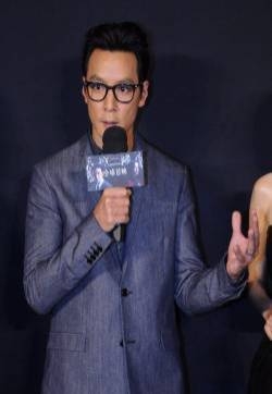 控制北京首映礼图片 吴彦祖获安以轩姚晨送香吻
