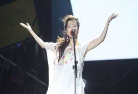 韩庚罗志祥同台PK遇巨风 阿发丝飞舞似女鬼