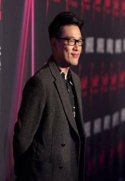 众男星盛装出席中国优雅盛典 韩庚帅气装扮博眼球