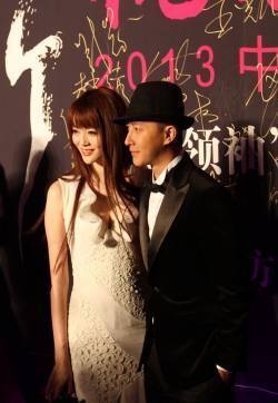 韩庚现身2013中国优雅盛典 黑色西服显帅气