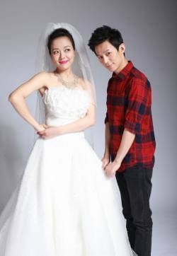 撒娇女王发杨乐乐何炅婚纱照  演绎苦情小三撒娇