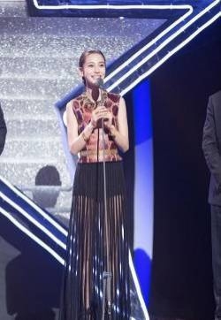 爱奇艺之夜 杨颖黄晓明甜美出席