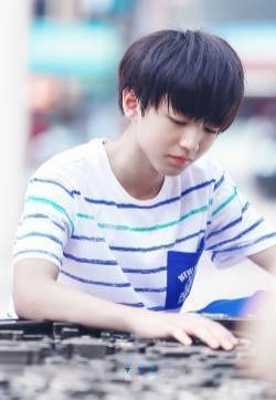 TFboys爱奇艺偶像手记录制图 王俊凯高清大图整理
