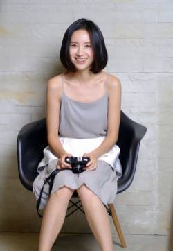 董洁全新写真彰显清新淡雅之气