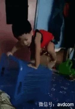 2015最新邪恶动态搞笑GIF图片:妹子甜筒可以带我吃嘛