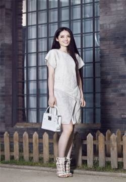 妹花女神郭碧婷时尚街拍图片 清新干练