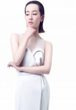 张檬黑白大片 展完美侧颜