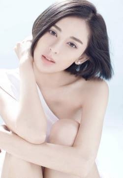 古力娜扎裸妆大片曝光 清爽短发撩拨心弦