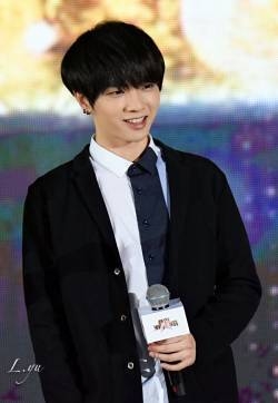 太庙《星动亚洲》开播盛典华晨宇现场图华晨宇图片大全