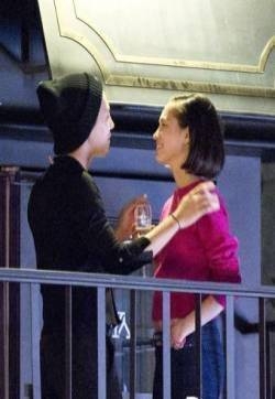 娇羞藏不住 权志龙水原希子热辣拥吻调情