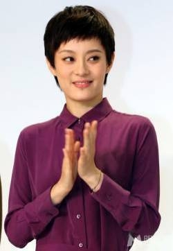 孙俪紫色连衣裙清新亮相 与陈坤同台无交流