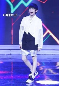 TFBOYS王源衬衫写真 卖萌耍帅 TFBOYS图片王源图片