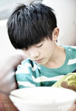 TFBOYS易烊千玺天真活泼 TFBOYS图片易烊千玺图片