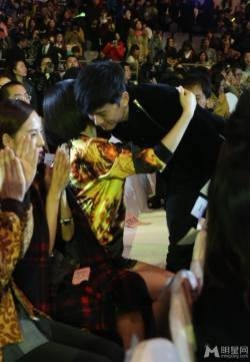 快乐家族现身时尚盛典 谢娜张杰大秀甜蜜 谢娜图片