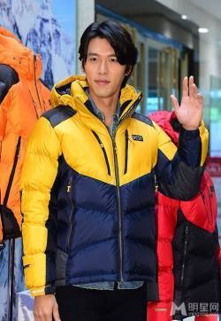 玄彬穿棉服首尔助阵活动 展迷人微笑显亲和 玄彬图片