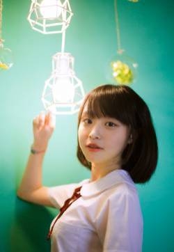 校园短发活泼猫系女孩甜美笑容征服你图集