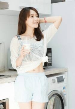 清晨阳光下的氧气美女安静美好清纯美女图库大全
