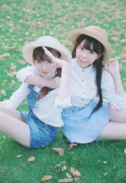 夏天小清新闺蜜出游好心情姐妹花写真