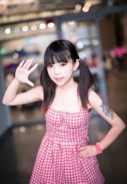 可爱女生夏日清爽街拍私房照写真图片下载