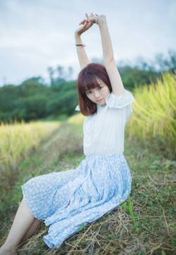 甜美短发女生的小清新完美时光写真图片下载