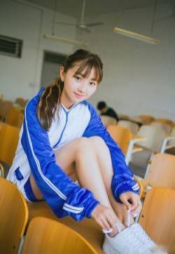 青春美少女带你重返校园小清新写真照
