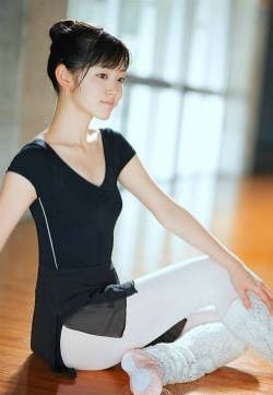 日本90后气质舞蹈小美女舞房香汗淋漓私房照写真图片下载