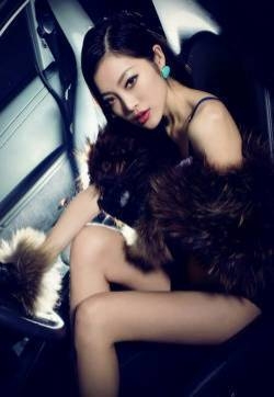 皮草贵妇冷艳美人香车合影车模写真照