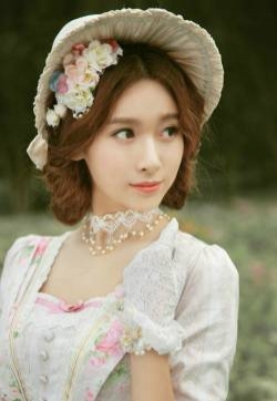 甜美女生花海复古写真恬静纯美写真集