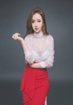 透视装薄纱美女气质玫瑰花写真照