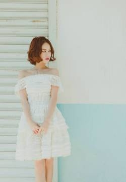 短发漂亮气质美女一字肩靓丽养眼户外写真