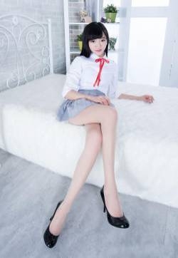腿模欣洁celia清纯学生制服白丝袜美女私房照