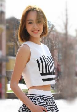 美女明星孙铱短发阳光写真展清新气质
