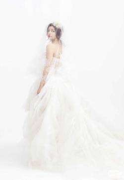 陈晓陈妍希婚纱照 浪漫甜蜜亲吻引人羡慕