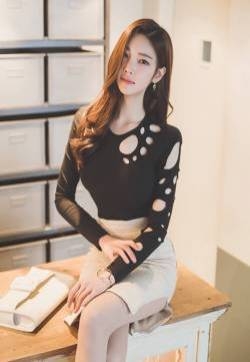 美女性感洞洞职业装艺术写真照