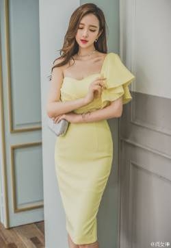 李妍静米连衣裙气质性感写真照