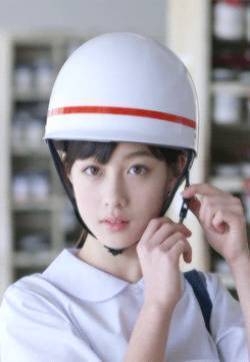 搞笑gif动态图片：姑娘怎么那么客气别站着快进来吧