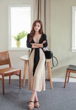 骨感美女性感低胸装长裙写真